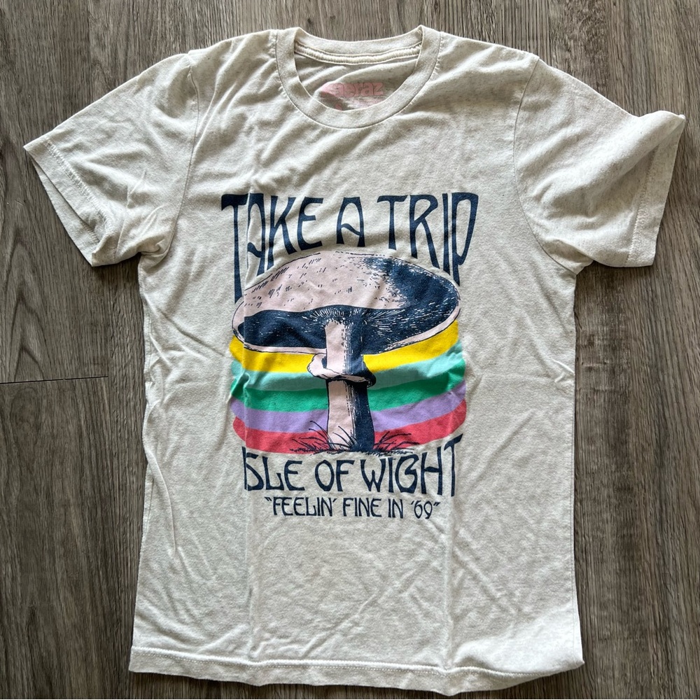 Cream Tee with Isle of Wight Graphic